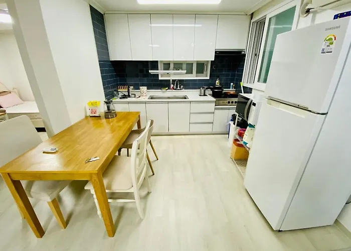 3-room House, Location Seoul, Peaceful And Serene Space 빌라